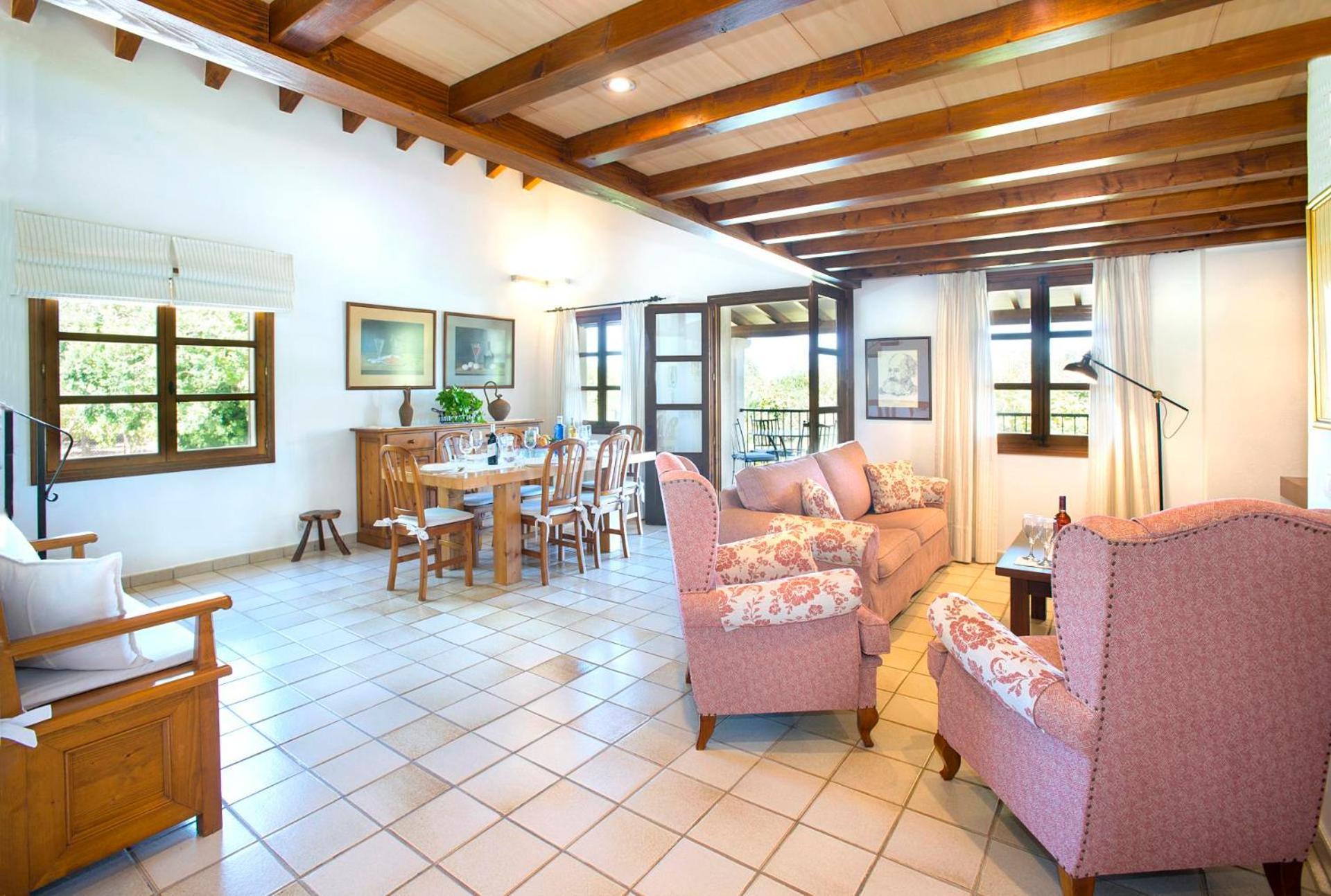 Villa Llosia By Vintage Travel *